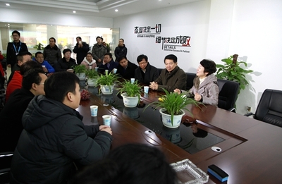 校党委书记郑翔率队赴鹰潭市电商产业园考察调研 深化校地合作 共育数字人才